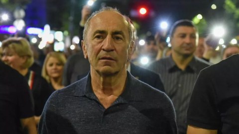 Robert Köçəryan müxalifətin aksiyalarına qayıdır