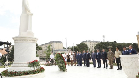 Abşeronda Heydər Əliyevin abidəsi ziyarət olunub