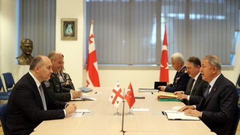 Hulusi Akar gürcü həmkarı ilə görüşdü