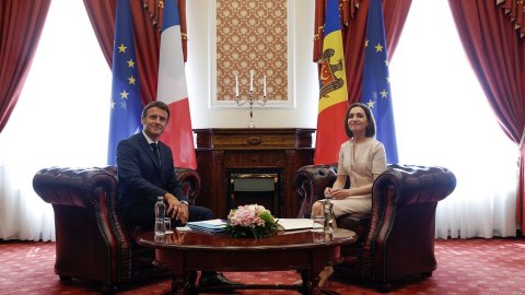 “Moldovanın Aİ-yə qoşulmaq istəyi tam qanunidir” - Makron