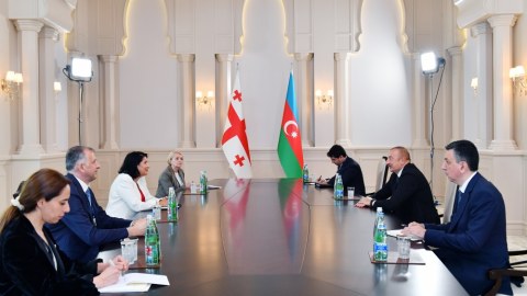 İlham Əliyev Zurabişvili ilə görüşdü