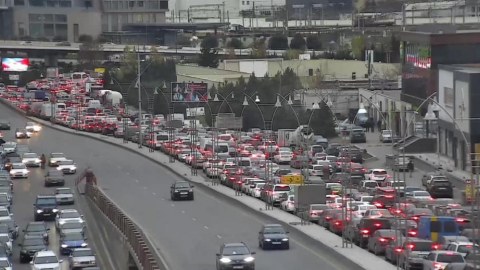 Paytaxtda tıxac olan YOLLAR