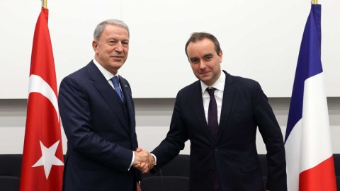 Türkiyə və Fransa müdafiə nazirləri görüşdü