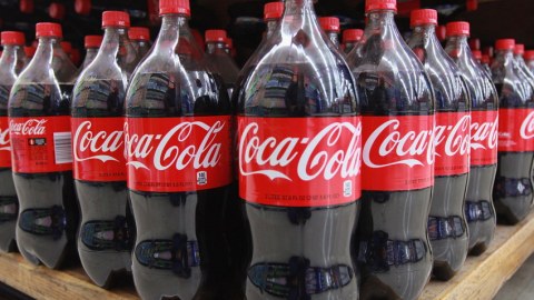 “Coca-Cola” Rusiyada satışı DAYANDIRDI