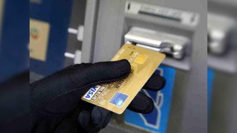 Vətəndaşın bank kartından 670 manat oğurlandı