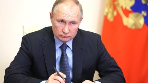 Putinin Forumdakı çıxışı təxirə salındı - SƏBƏB
