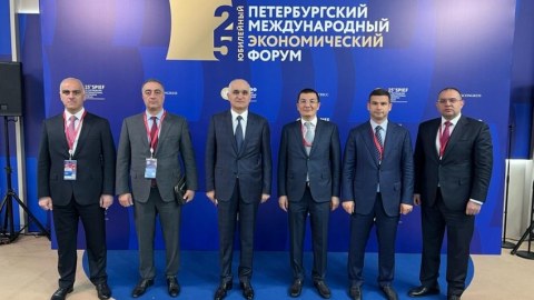 Şahin Mustafayev Sankt-Peterburq forumunda