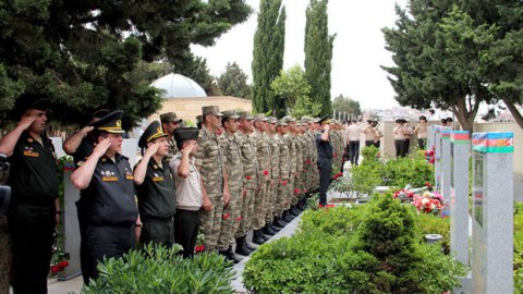 Milli Qəhrəmanın məzarı ziyarət olundu