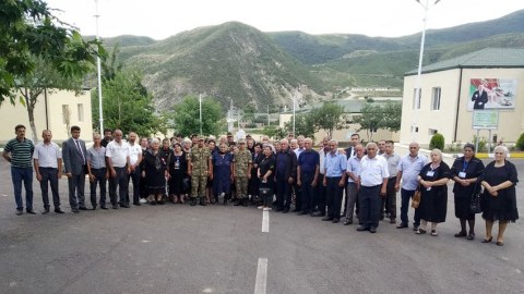 Şəhid ailələri hərbi hissədə - FOTOLAR