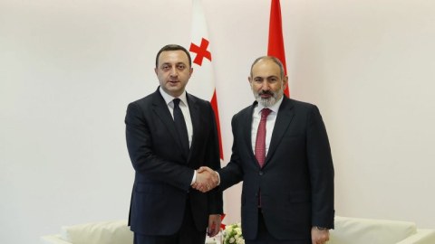 Qaribaşvili Paşinyanla nələri müzakirə etdi?