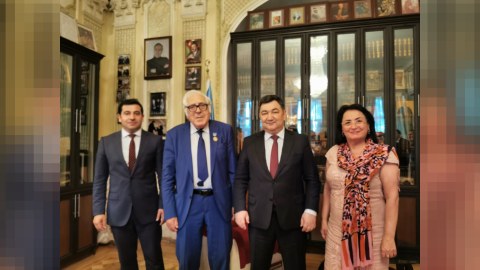 Beynəlxalq Türk Akademiyası Anara qızıl medal verdi - FOTOLAR