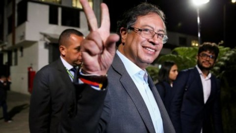Kolumbiyada ilk dəfə solçu prezident seçildi