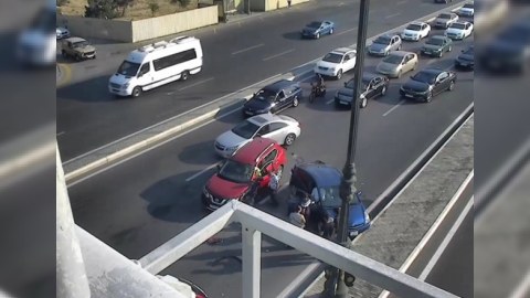Heydər Əliyev prospektində qəza tıxac yaratdı