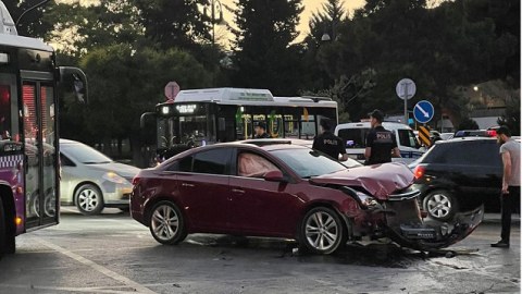 Bakıda zəncirvari qəza - Sürücü yaralandı