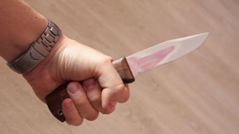 Söyüş söydüyünə görə BIÇAQLANDI