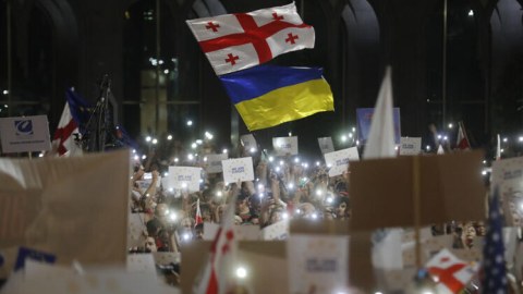 Tbilisidə aksiya: Minlərlə insan küçələrə axışdı - VİDEO