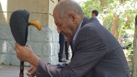 Generalın məhkəməsində zərərçəkmiş özünü yandırmaq istədi
