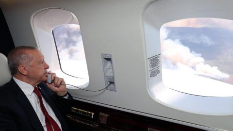 Ərdoğan helikopterdən yanğını izlədi