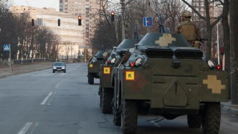 Rusiya qoşunlarını Mariupoldan çıxarır