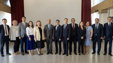 Təhsil naziri Qazaxıstanda səfərdədir