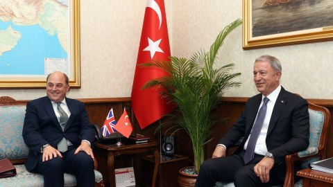 Hulusi Akar britaniyalı həmkarı ilə görüşdü