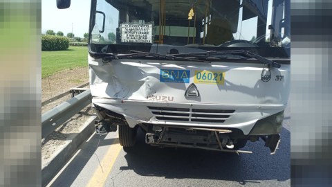 Sərnişin avtobusu maşınla TOQQUŞDU