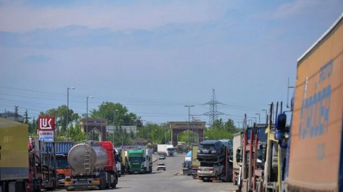 Gürcüstan Rusiyaya gedən maşınları Azərbaycana YÖNƏLTDİ