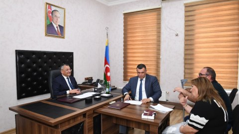 Rövşən Rzayev vətəndaşları qəbul edib