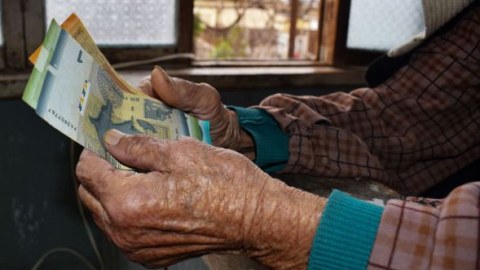 Pensiya az alan şəxslərə müavinət TƏYİN OLUNACAQ