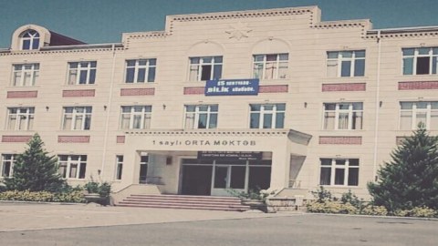 Şagirdlərə dini mahnı oxutduran müəllim CƏZALANDIRILDI