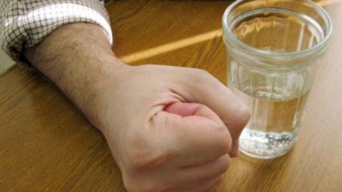 30 yaşlı gənc sirkə içib özünü ÖLDÜRDÜ