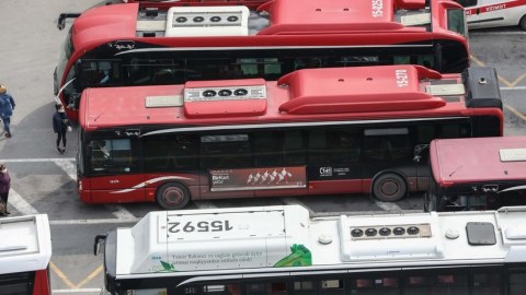 Yollarda tıxac var - Avtobuslar gecikir