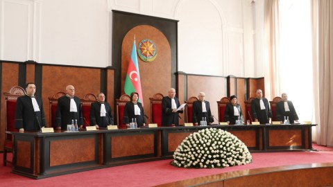 Deputatlar hakimlərin maaş artımına SƏS VERDİLƏR