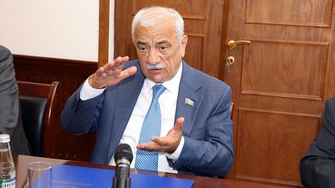Səttar Möhbalıyev Forum iştirakçılarını qəbul edib