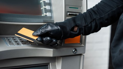 Bank hesablarından oğurluq edənlərə qarşı ƏMƏLİYYAT