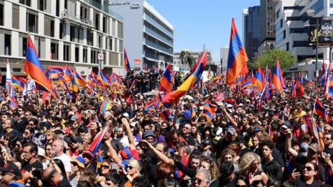 İrəvanda Paşinyanın istefası tələbilə mitinq BAŞLADI
