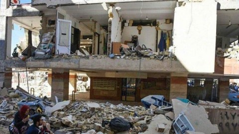İranda güclü zəlzələ: Ölənlər və yaralılar var