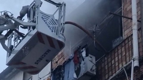 Bakıda yaşayış binası YANIR