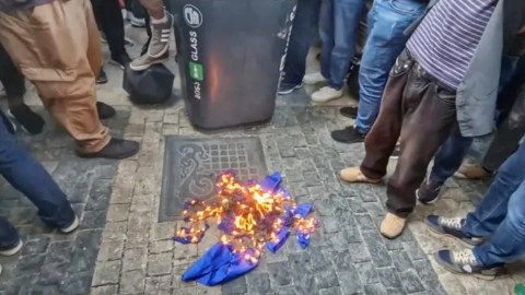 Tbilisidə Avropa İttifaqının bayrağı yandırıldı