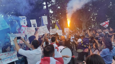 Gürcülər yenidən Qaribaşvilinin istefasını tələb edir