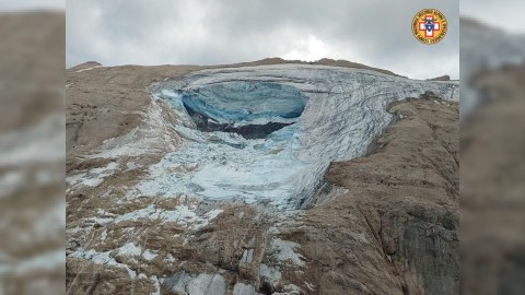 Alp dağlarında buzlaq çökdü - Ölənlər var