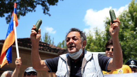 Müxalifət erməni prezidenti “xiyar” adlandırdı