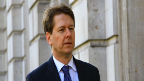 Britaniyada daha bir nazir istefa verdi