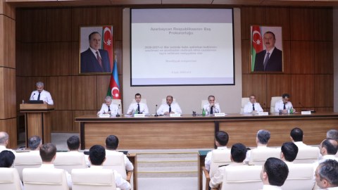 Kamran Əliyev müşavirə keçirdi