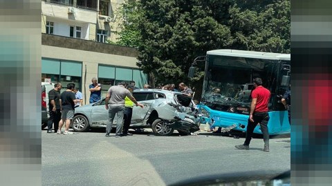81 saylı avtobus yenə QƏZAYA DÜŞDÜ
