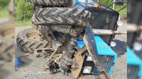 Traktor aşdı - 12 yaşlı uşaq əmisi ilə birlikdə öldü