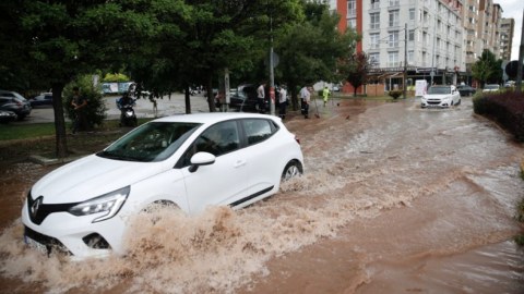 Ailə faciəsi: Ana və oğlunu sel apardı