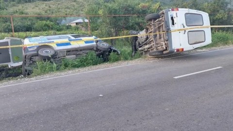 Təcili yardım maşını mikroavtobusla toqquşdu