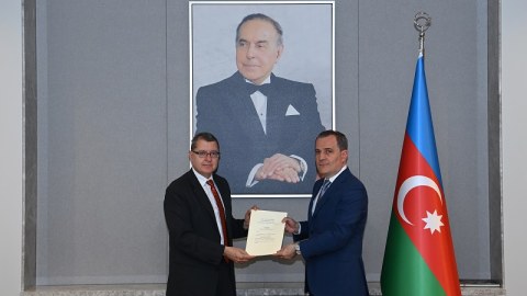 Ceyhun Bayramov yeni səfiri qəbul edib