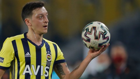 Mesut Özil “Fənərbağça”dan ayrıldı